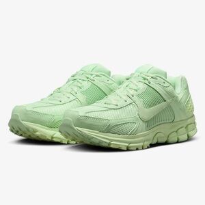 Green Nike Zoom Vomero 5